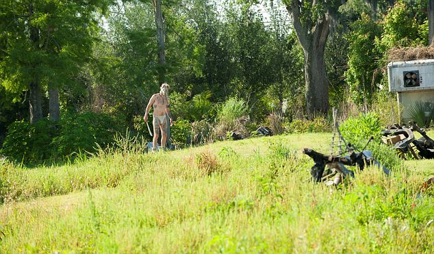 article-2580388-1C4D662300000578-448_634x371